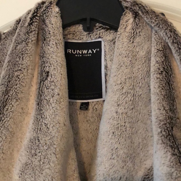 NWOT Fabulous leather jacket with fleece lining - Picture 3 of 7